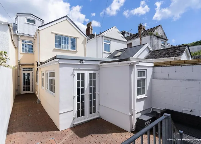 6 Woodville
